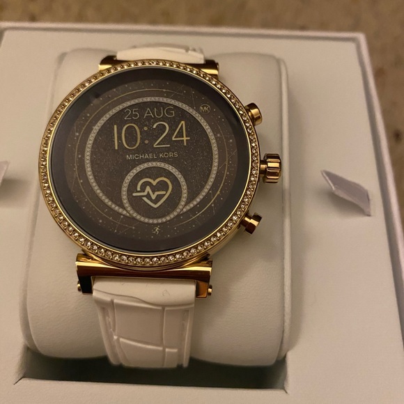 Michael Kors Smart Watch - Picture 6 of 8